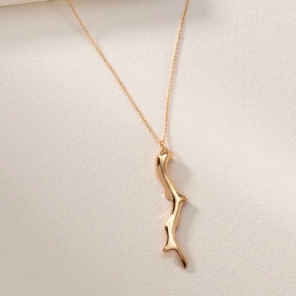 Stella & Dot Chase Coral Gold Pendant Necklace